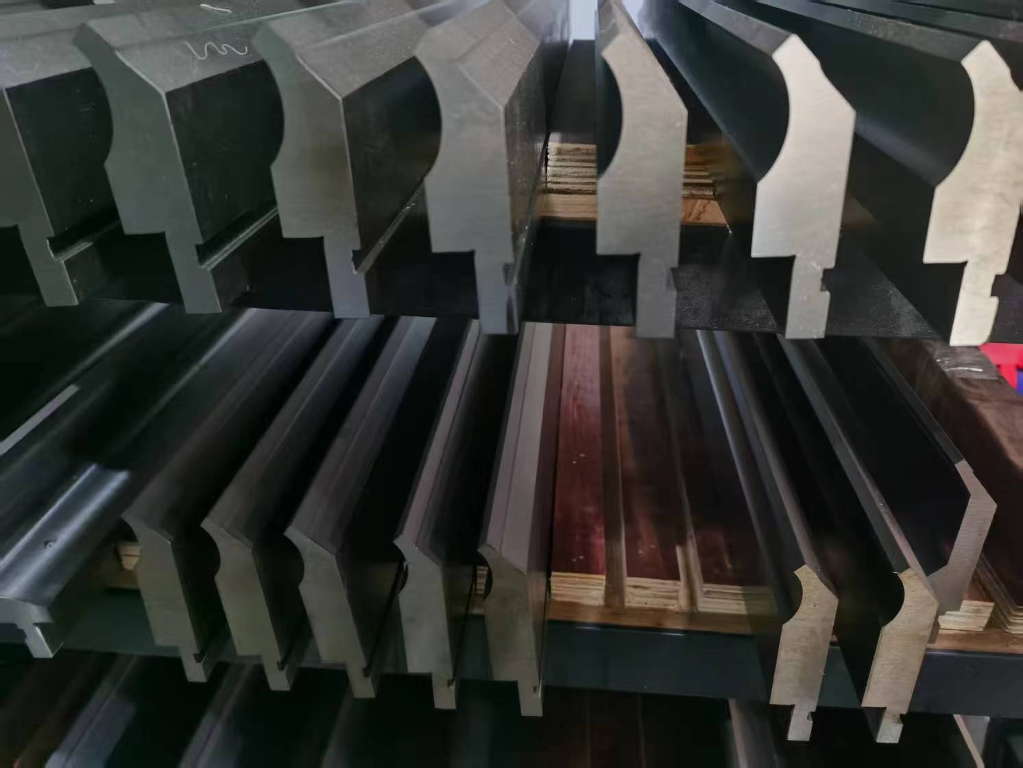 листогибочный пресс-инструмент-склад-инвентарь-03 