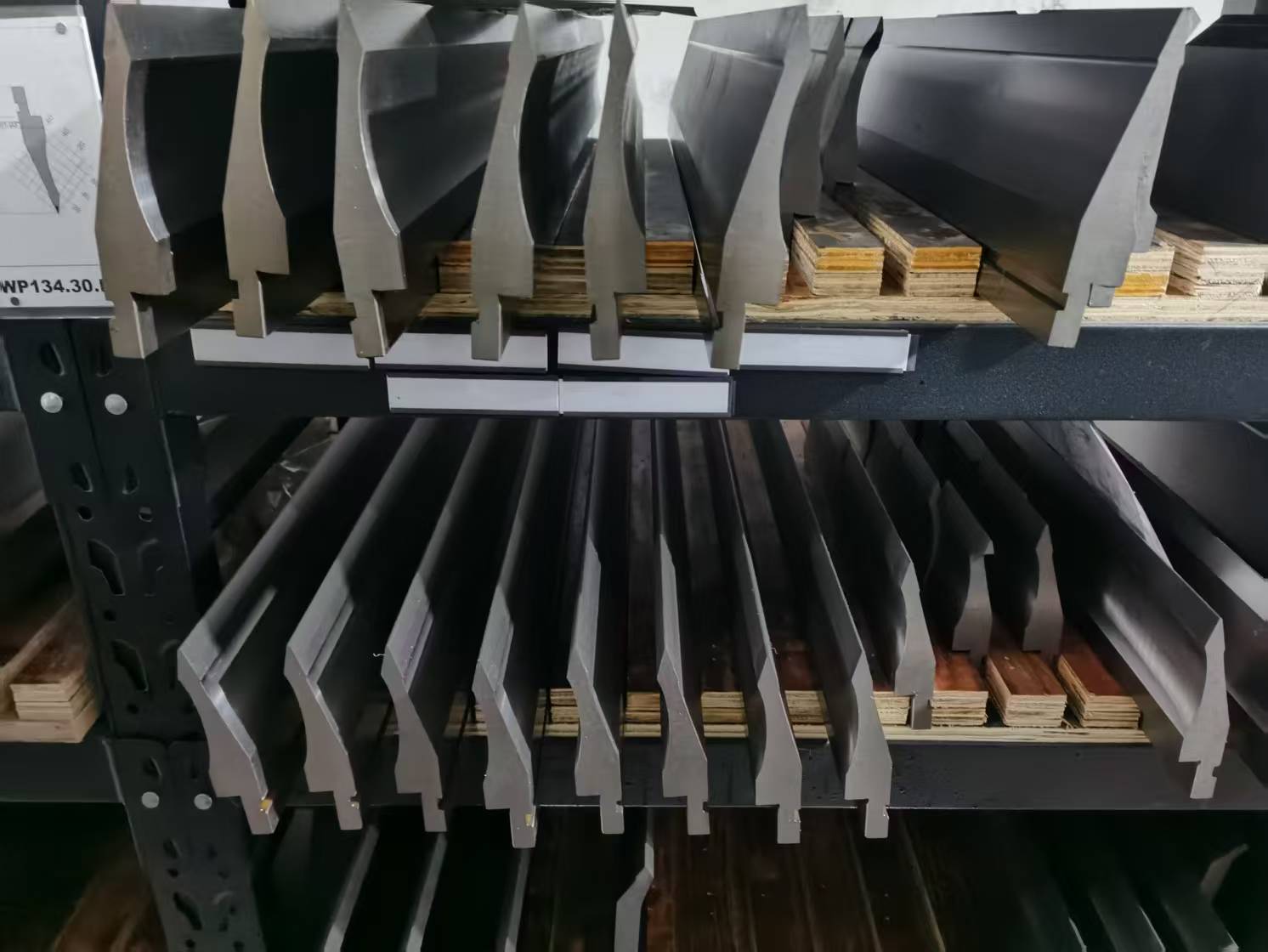 листогибочный пресс-инструмент-склад-инвентарь-02 