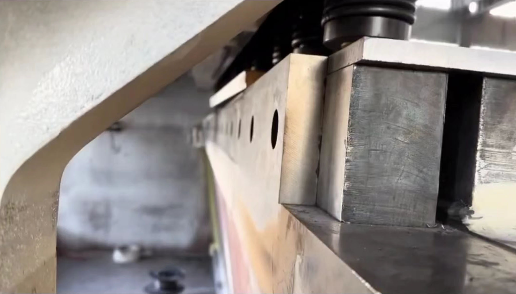 положение-установки-лезвия-ножницы-машины