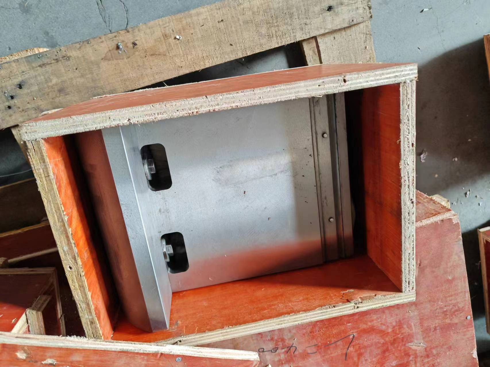 Радиусный пуансон со сменными вставками для гибки металла