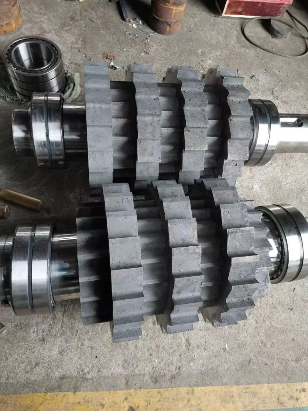 Двухвальный вал измельчителя в сборе с ножами-03