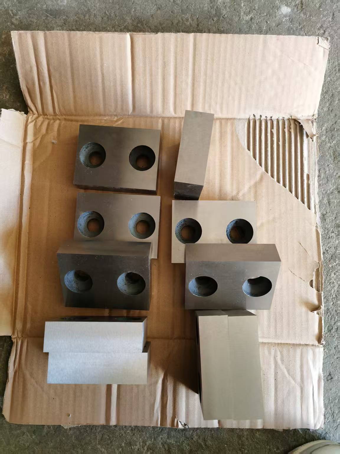 сбоку, показано 1 Лезвие для резки арматуры из инструментальной стали H13, вид сбоку, показано 8 