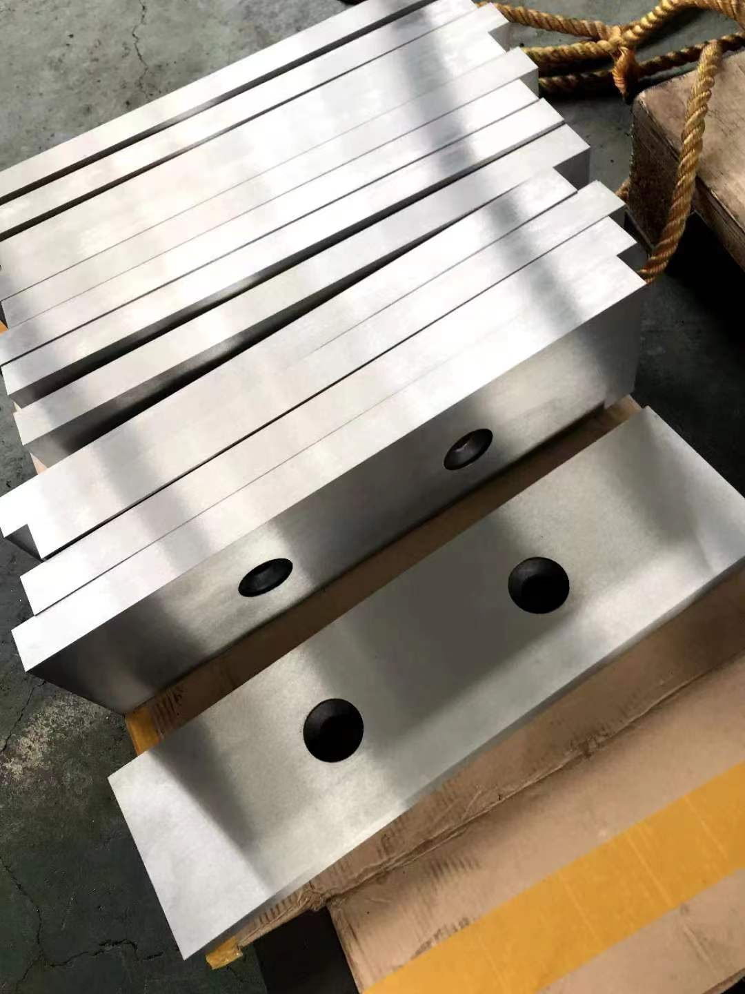 Сменные режущие лезвия с четырьмя рабочими гранями