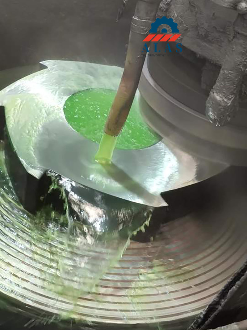 shredder-blade-coolant-grinding-process процесс шлифования-охлаждающей жидкости-шредера с